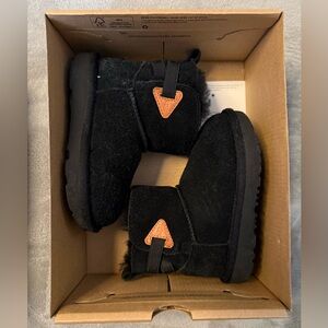 🖤 UGG Black Suede Kids Boots with Tan leather accents